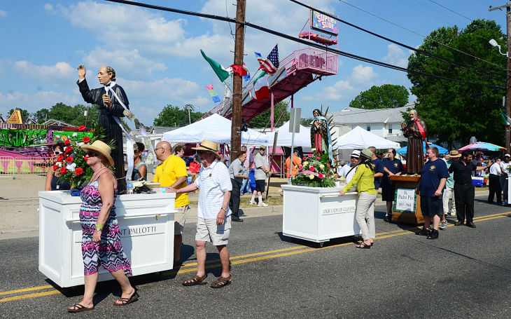 Y17 Mount Carmel parade
