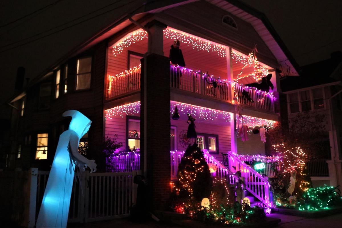 ochalloween_Halloween lights on 7th street 1