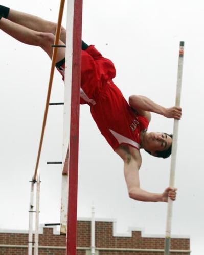 It takes a daredevil: Pole vaulting comes with all kinds of risks – some  even fatal. So why do athletes do it?