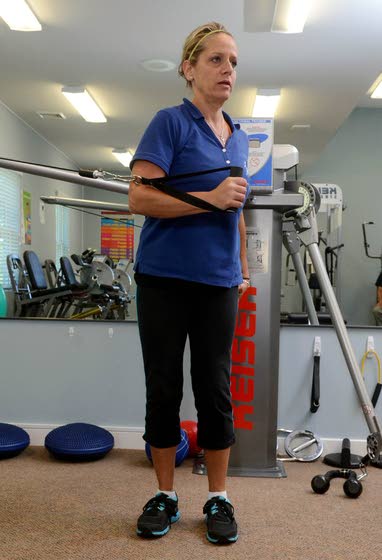Your workout: Standing abdominal twist