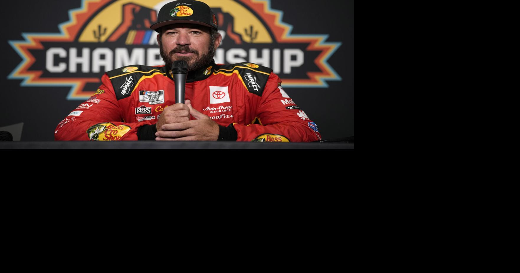 Fellow NASCAR drivers give Martin Truex Jr. standing ovation