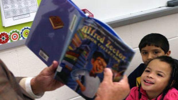 Mayor S Book Club Program Gives Kids Chance To Win Books For