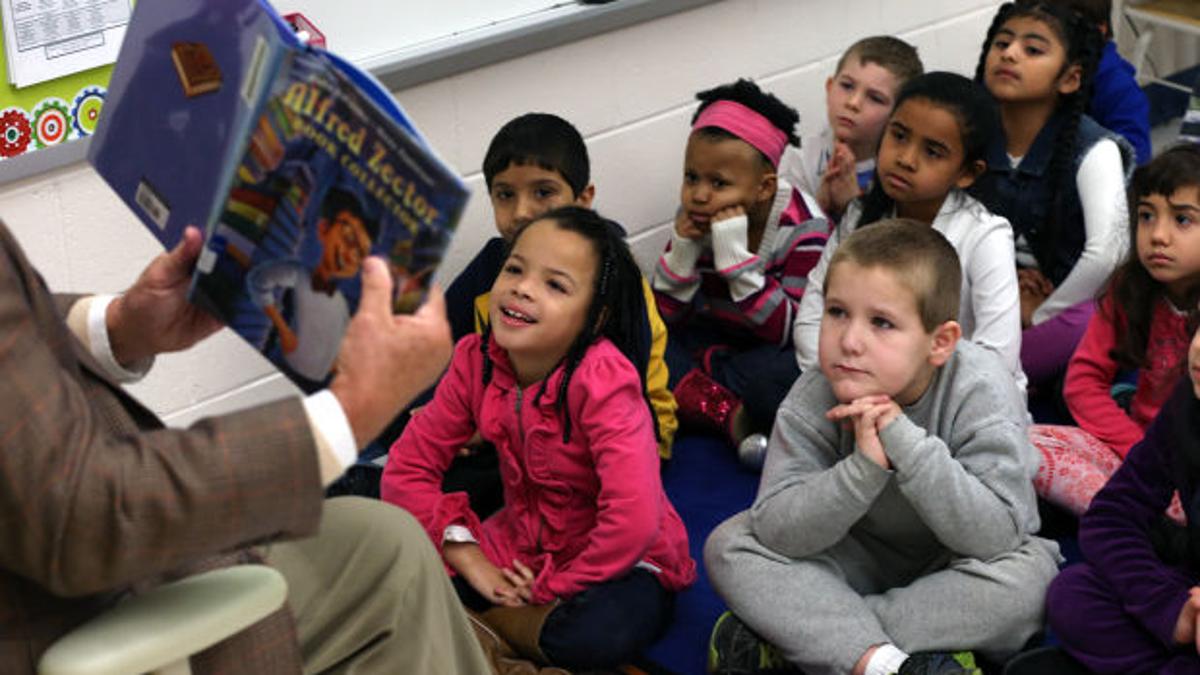 Mayor S Book Club Program Gives Kids Chance To Win Books For