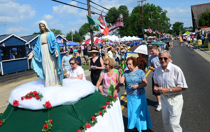 Y17 Mount Carmel parade