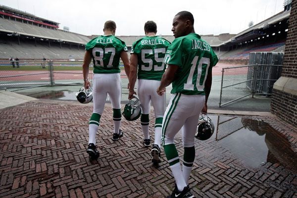 Eagles reveal Kelly green throwback uniforms