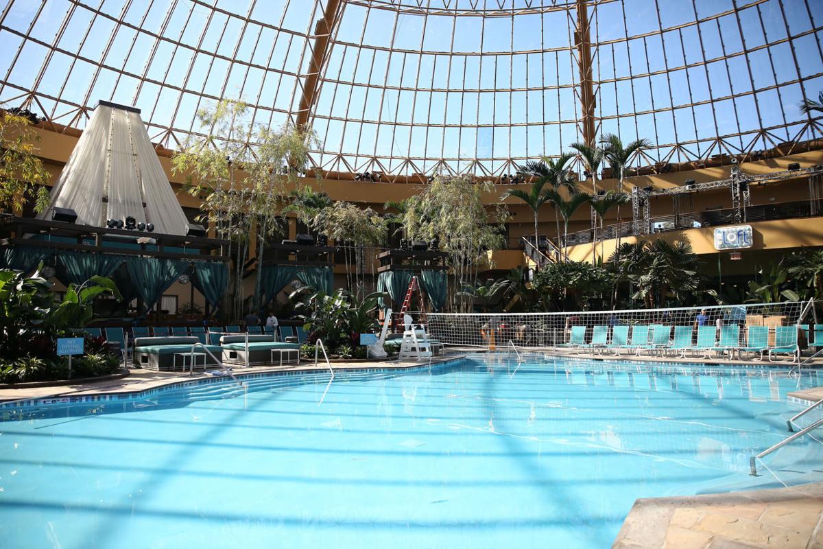 The new Pool at Harrah's Photo Galleries