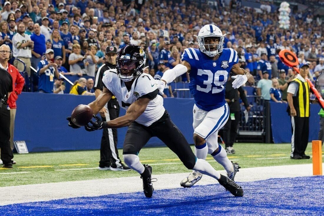 Jacksonville Jaguars wide receiver Zay Jones (7) in action during an NFL  football game against the