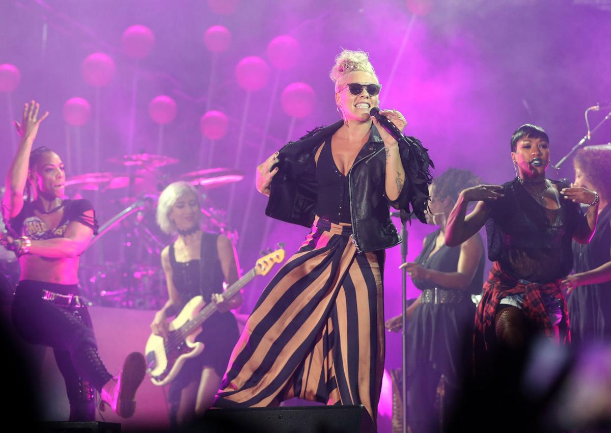 Pink Beach Concert Dale