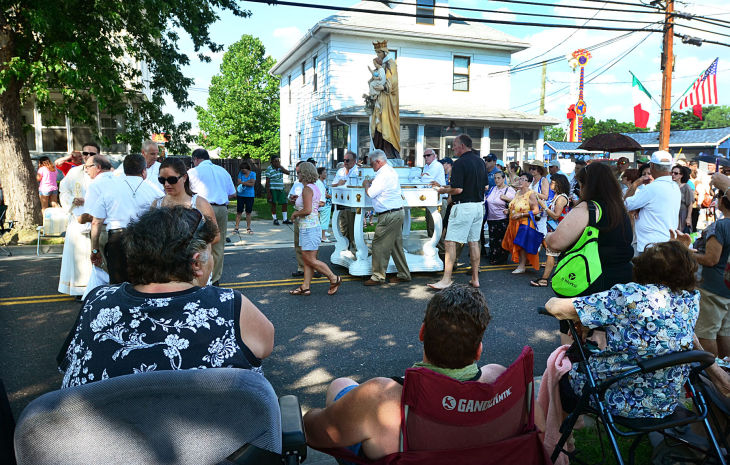 Y17 Mount Carmel parade