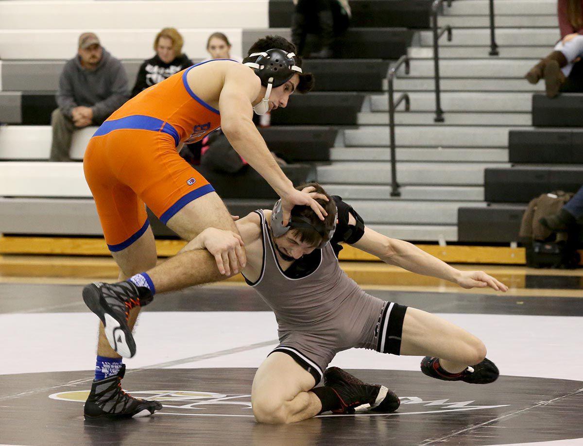 EHT wrestling cruises in season opener High School