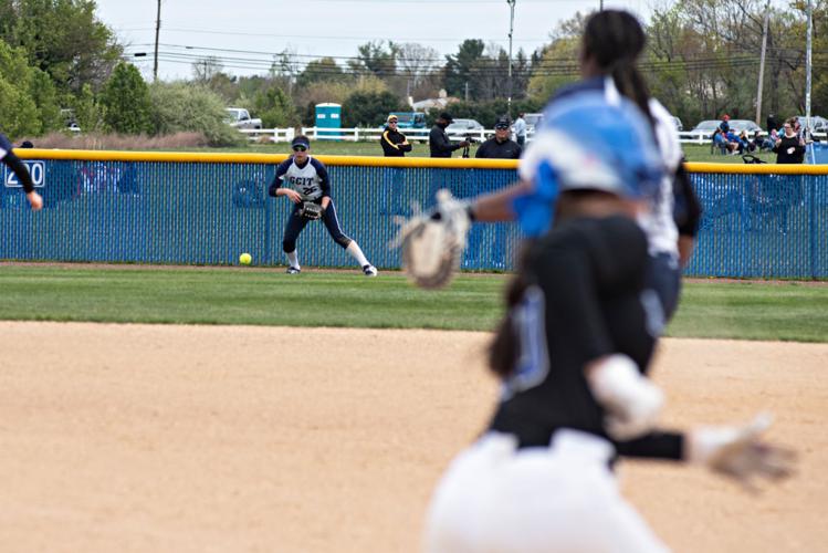 Hammonton wins twice to reach semifinals of its softball tournament
