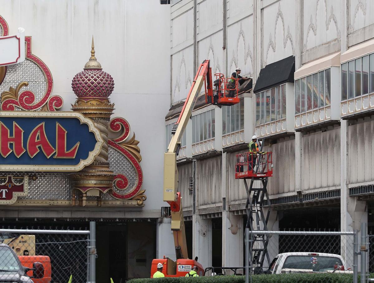 Trump Taj Mahal deconstruction