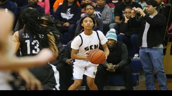 Mo Ne Davis Brings Game Fans To Spirit High School