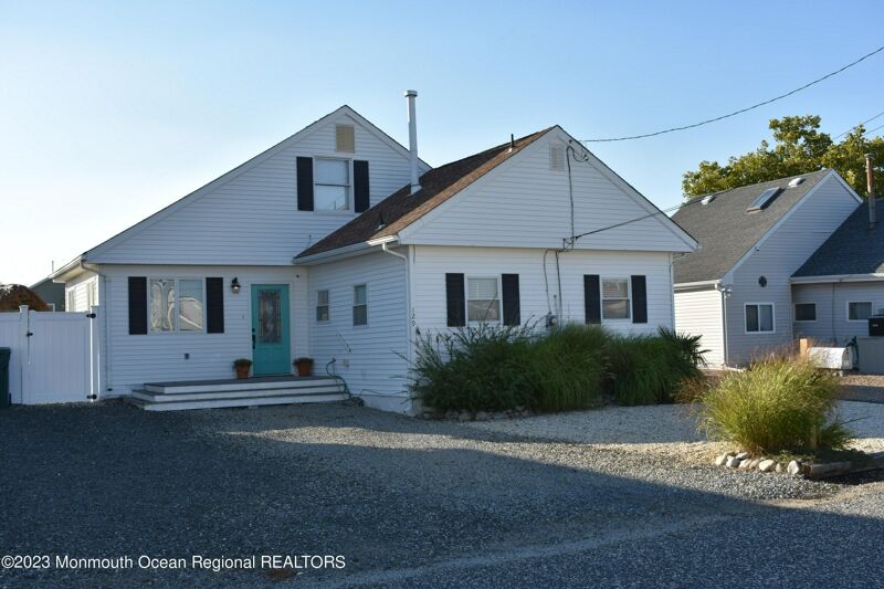 3 Bedroom Home in Little Egg Harbor 2,500