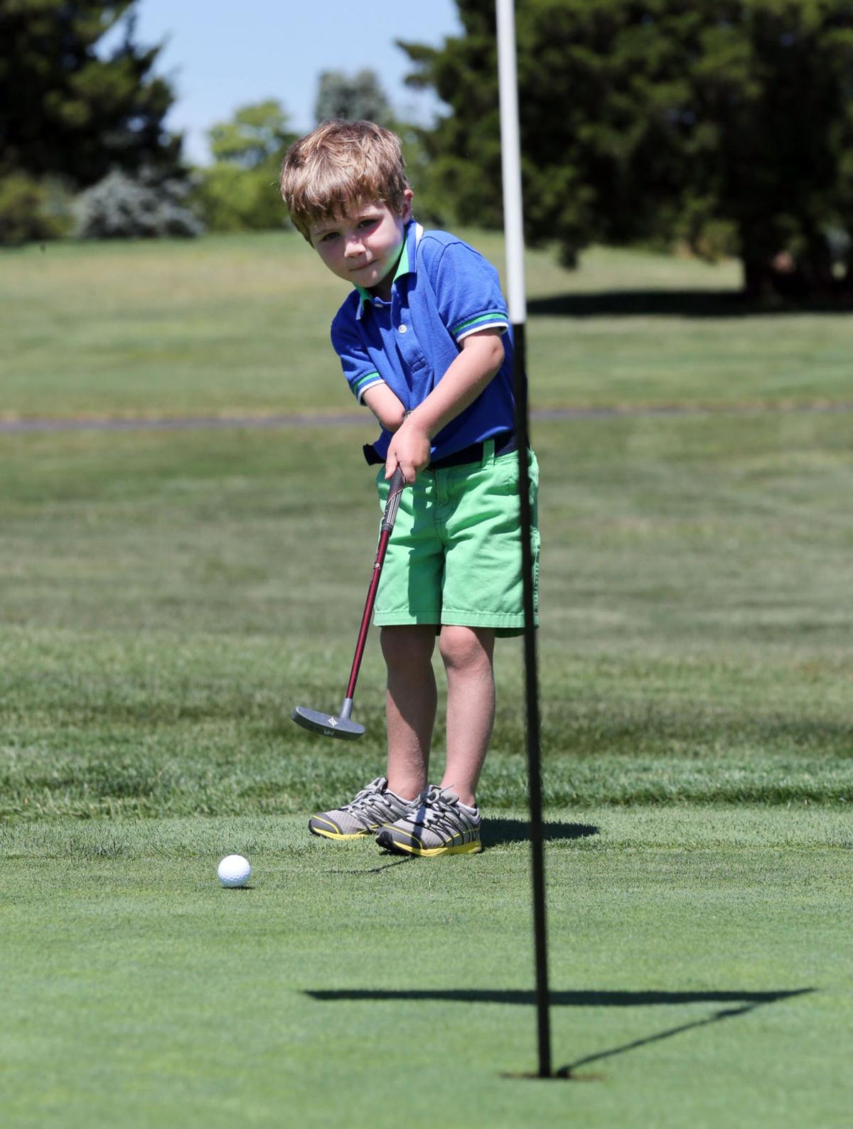 3yearold golfer amazes with onearm swing Atlantic City Sports News