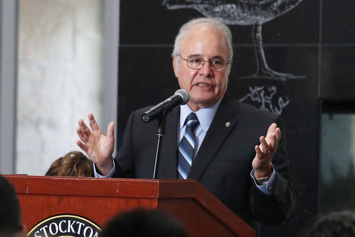 30 busty businesswomen picture thumbnails