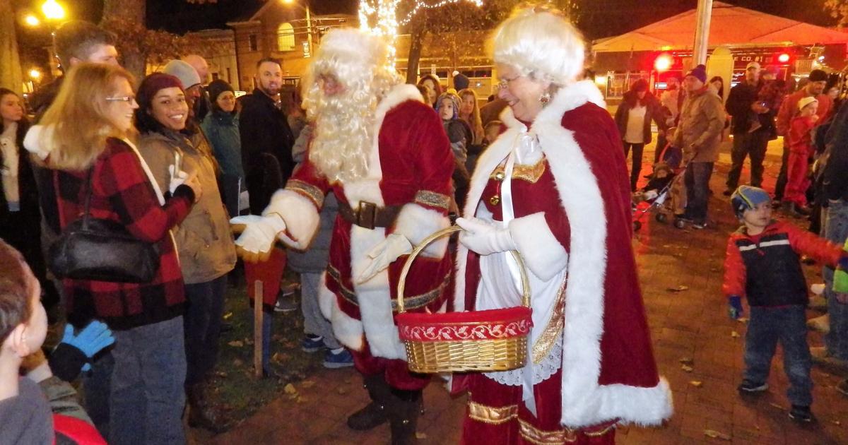 Tree lighting gives Mays Landing park a holiday glow