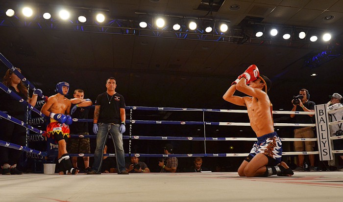 muay thai fighting
