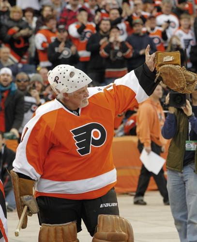Flyers bring back John LeClair, name him to special adviser post