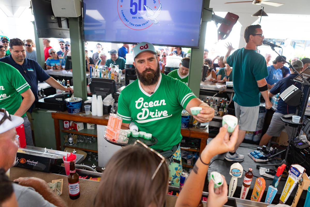 Jason Kelce's celebrity bartending event raises more than $375,000