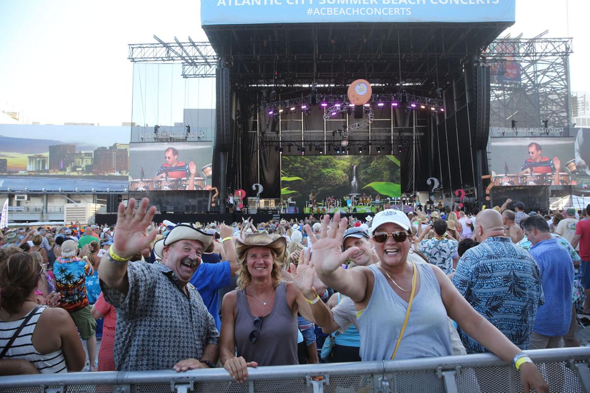 Jimmy Buffett concert late