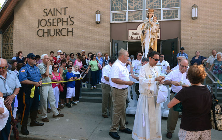 Y17 Mount Carmel parade