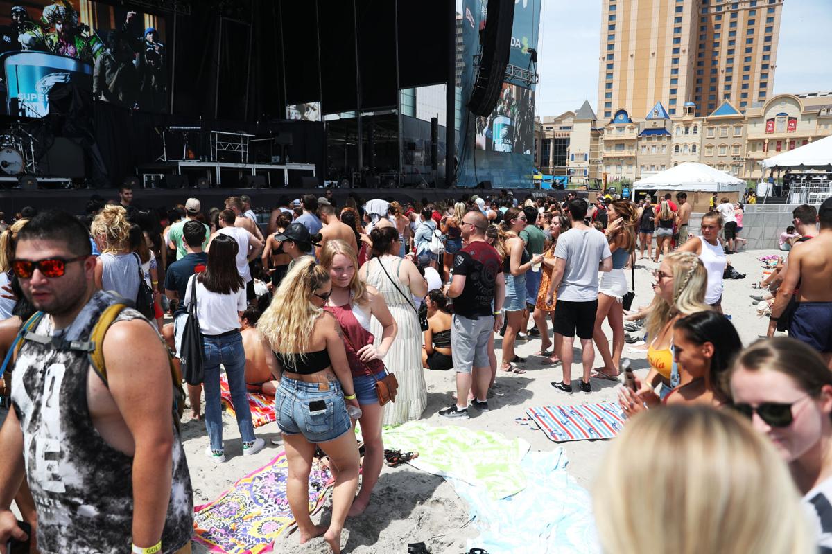 The Chainsmokers close out 2018 BeachFest concert series