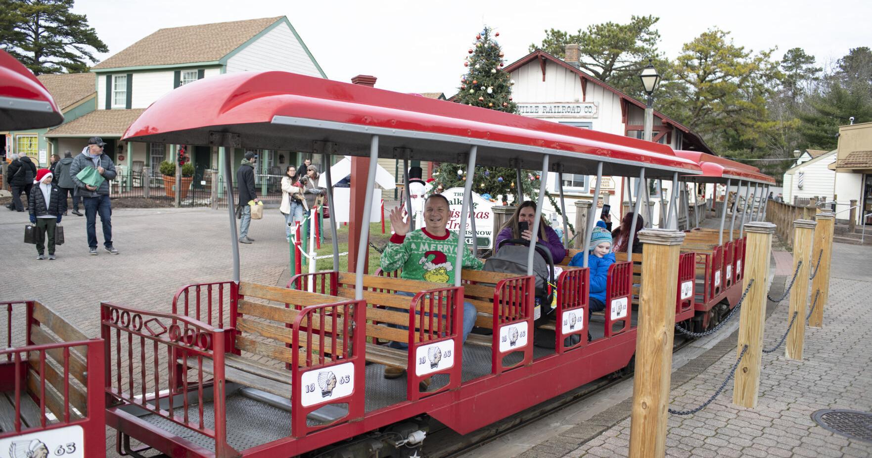 Historic Smithville bustles Saturday before Christmas - Vimarsana News