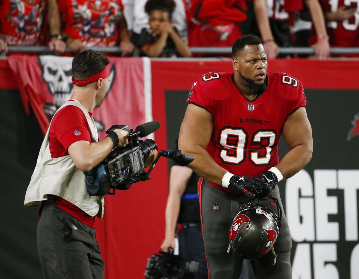 Eagles sign Ndamukong Suh, bolstering the defensive line with a five-time  Pro Bowler
