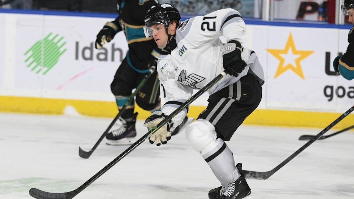 Nevers re-signs with Steelheads