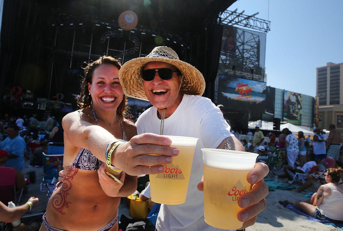 Jimmy Buffett concert late