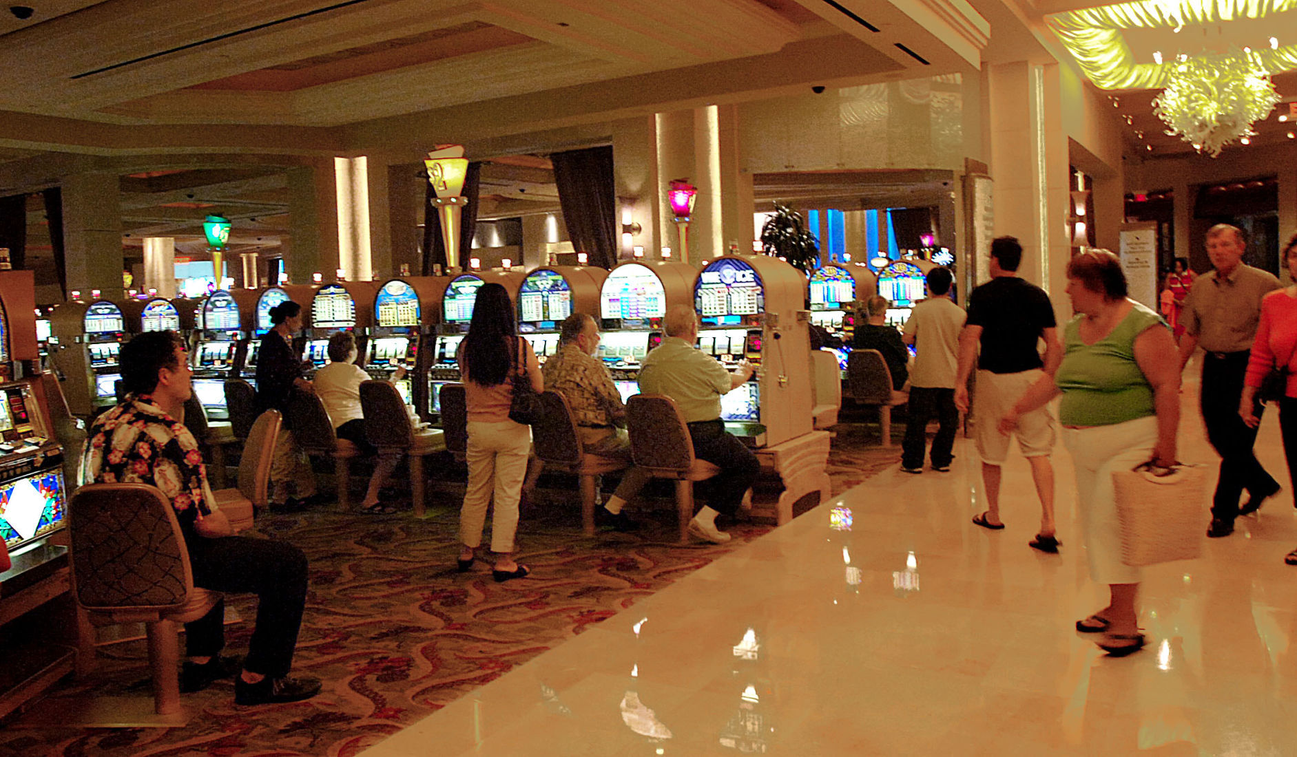 will las vegas casinos shut down again