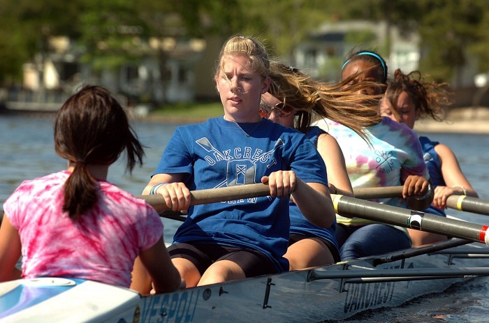 Deaf rower helps Oakcrest girls crew team connect using sign language ...