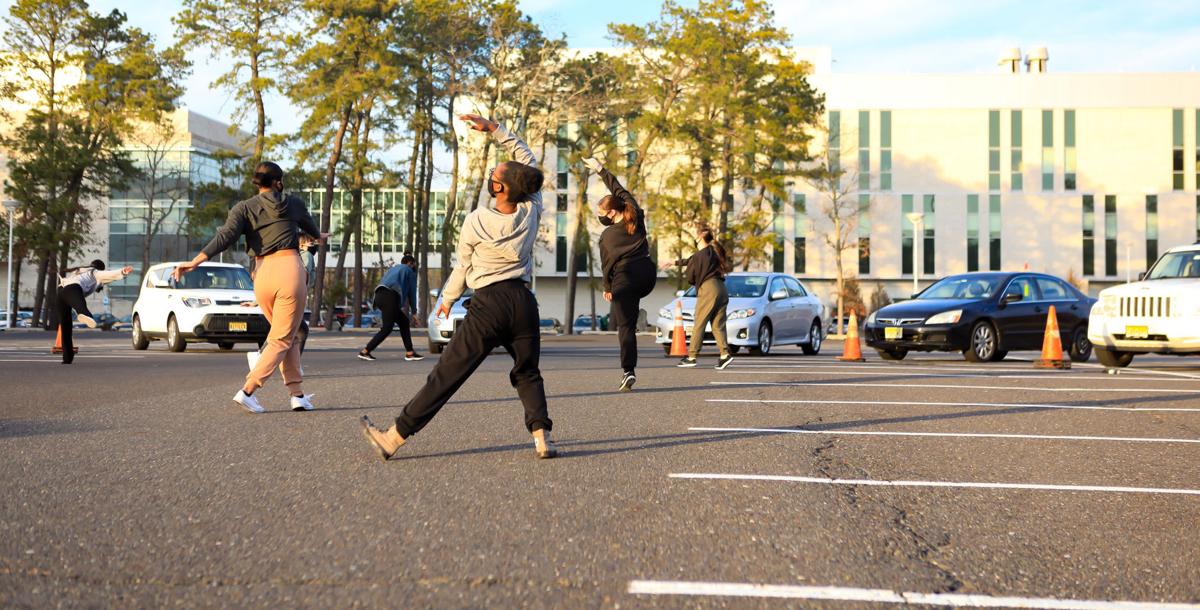 031221_nws_stocktondance