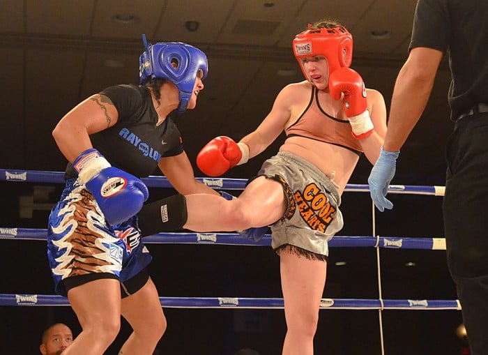 muay thai fighting