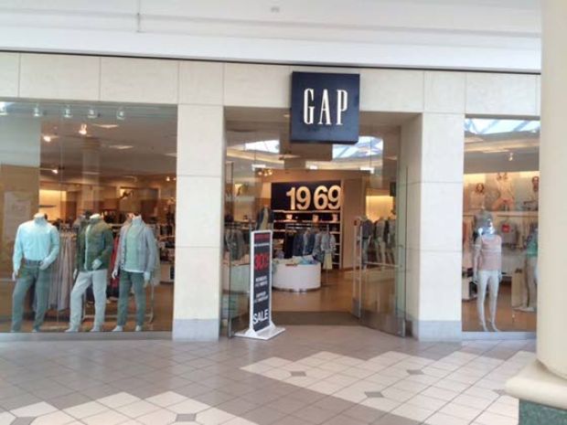 gap in the mall