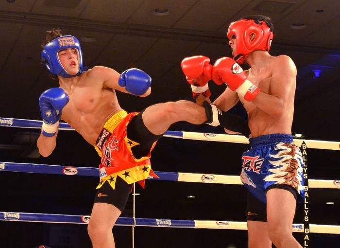 muay thai fighting