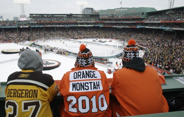 Photo: Bruins Sturm and Flyers Carcillo in NHL Winter Classic at