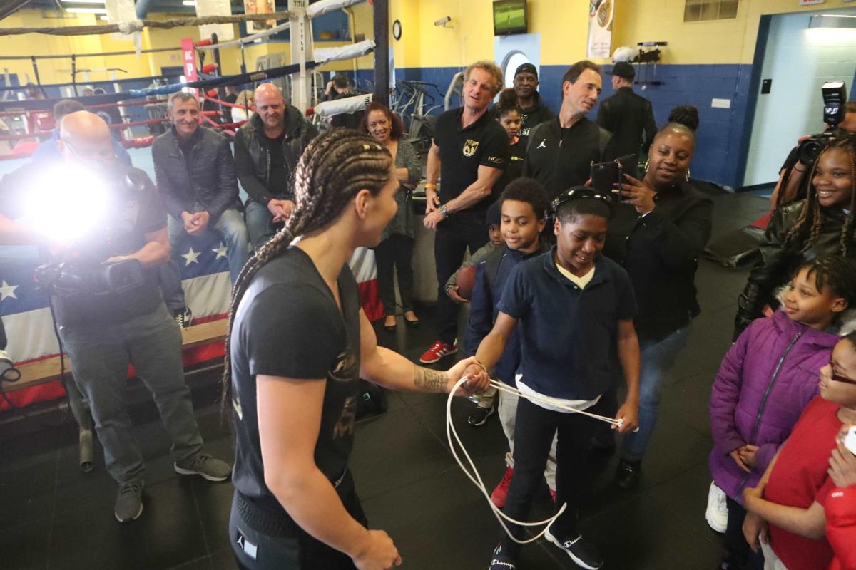 041219_gal_womenboxingworkout