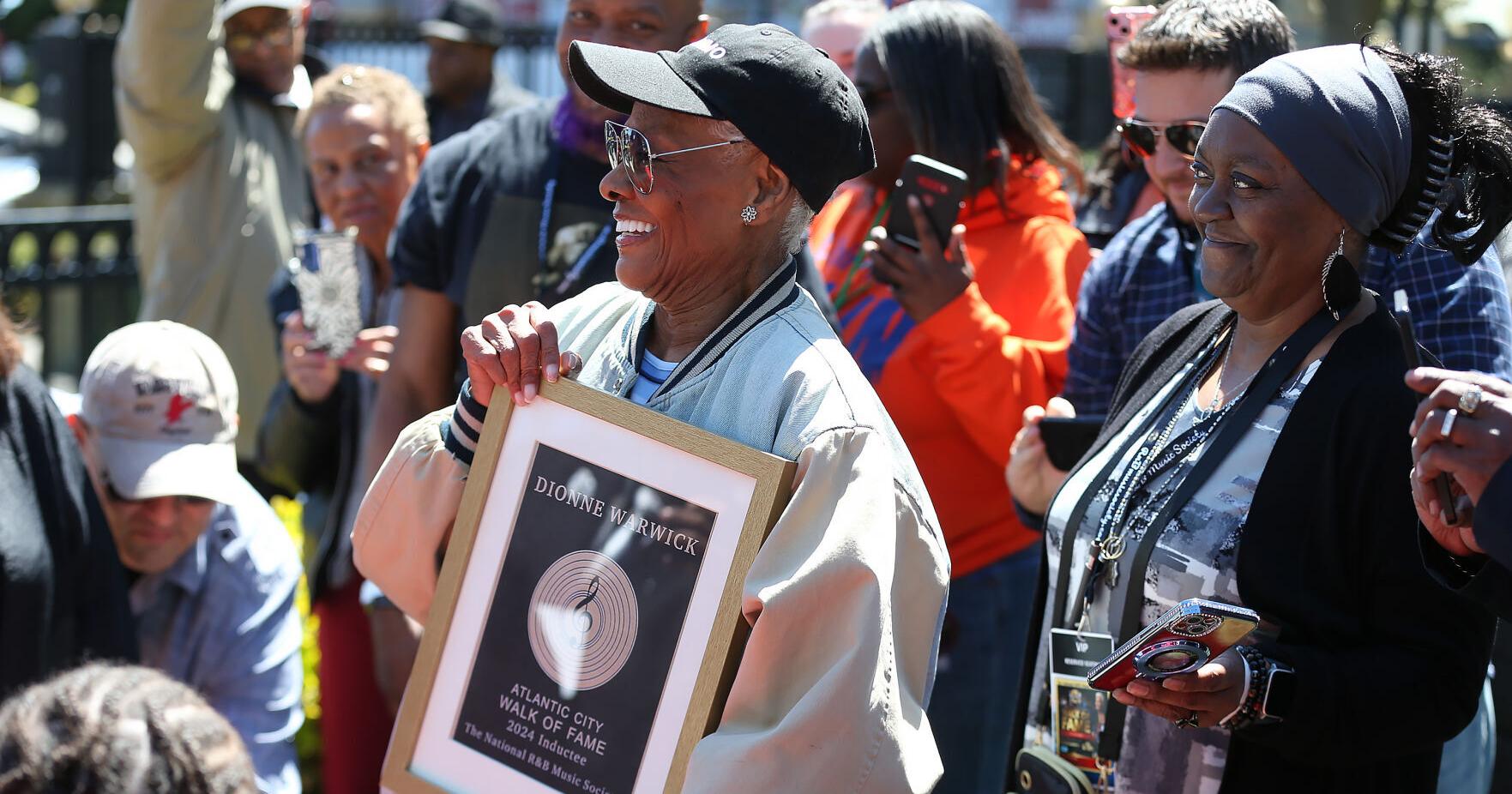 Warwick, Chi-Lites inducted to Atlantic City Walk of Fame - Vimarsana News