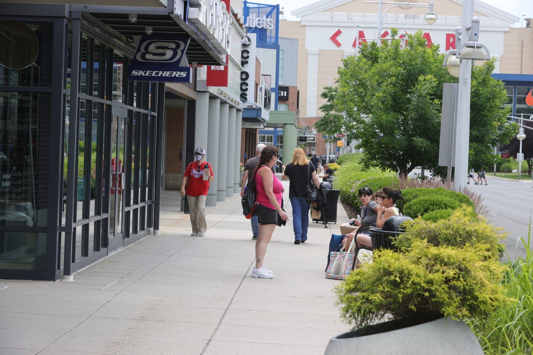 Skechers cross cheap county mall