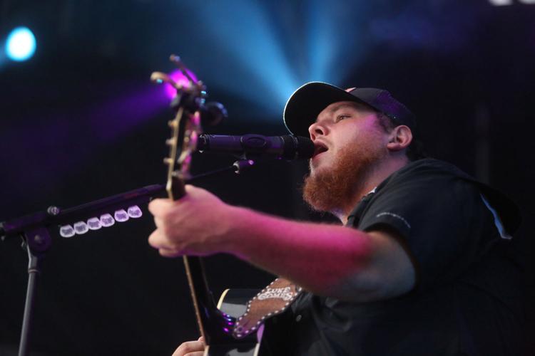 Brantley Gilbert takes stage for beach concert after 50,000 ...