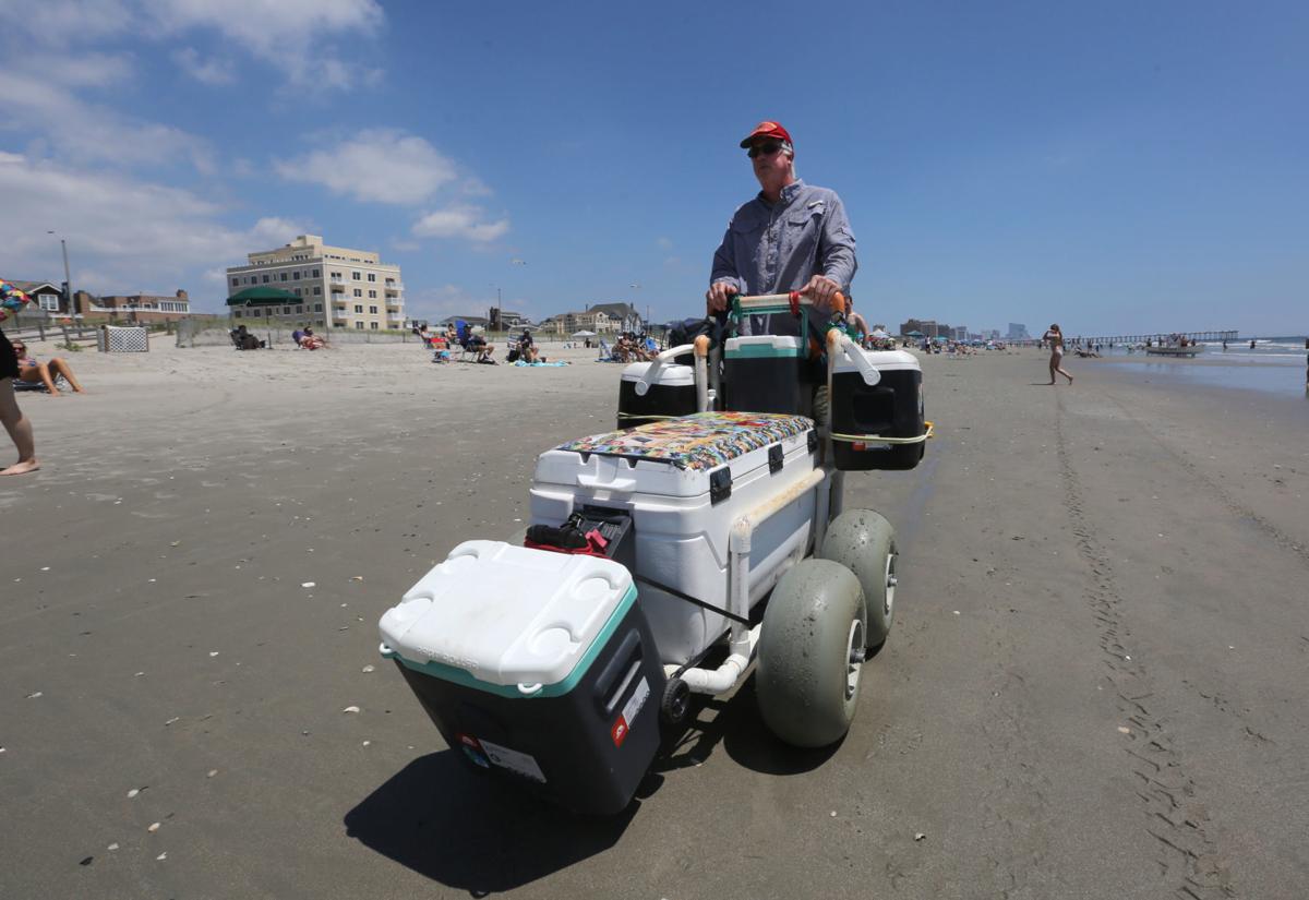 Selling ice cream on the beach is a science and a tradition The