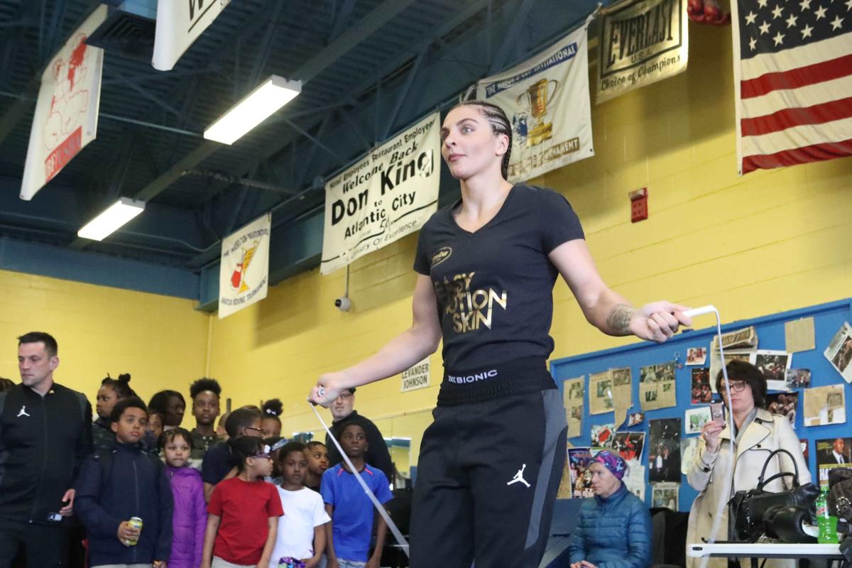041219_gal_womenboxingworkout