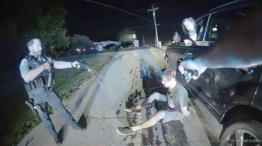 Videos show Missouri police clash with 'sovereign citizens'