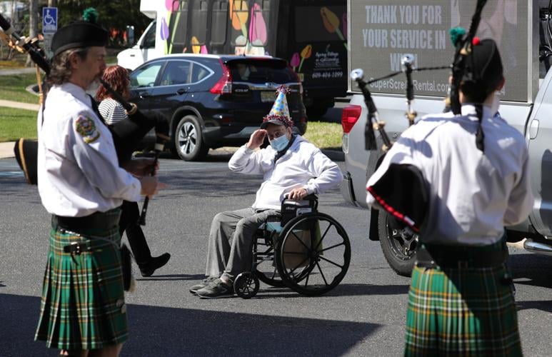 Neighbors surprise 100-year-old Navy veteran with birthday parade