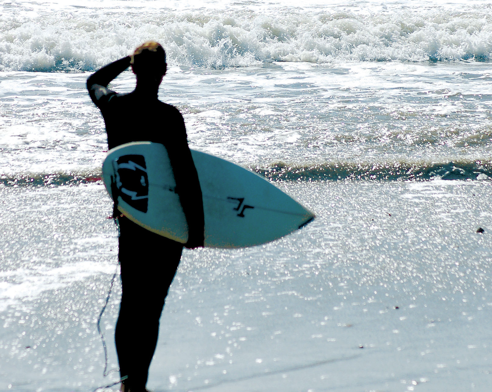 Wave check outlet surfing