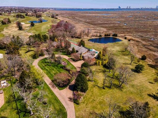 5 Bedroom Home in Northfield - $1,150,000