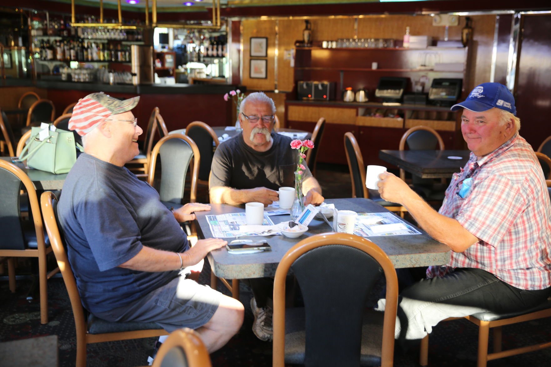 Restaurant staff customers excited as indoor dining resumes