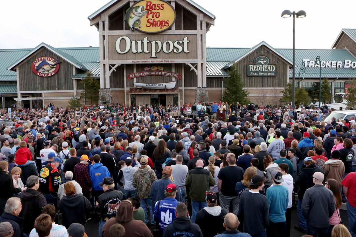 Crowds pour in as Bass Pro Shops opens 